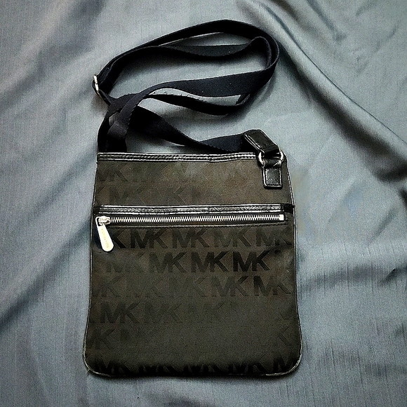 Michael Kors Handbags - Michael Kors Crossbody bag